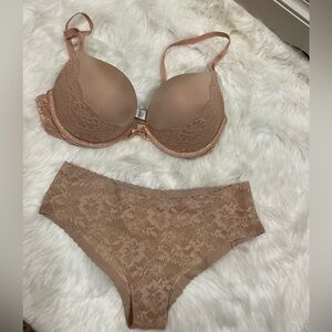2000s Dream Angel Victoria's Secret Lace Bra and Panty Set